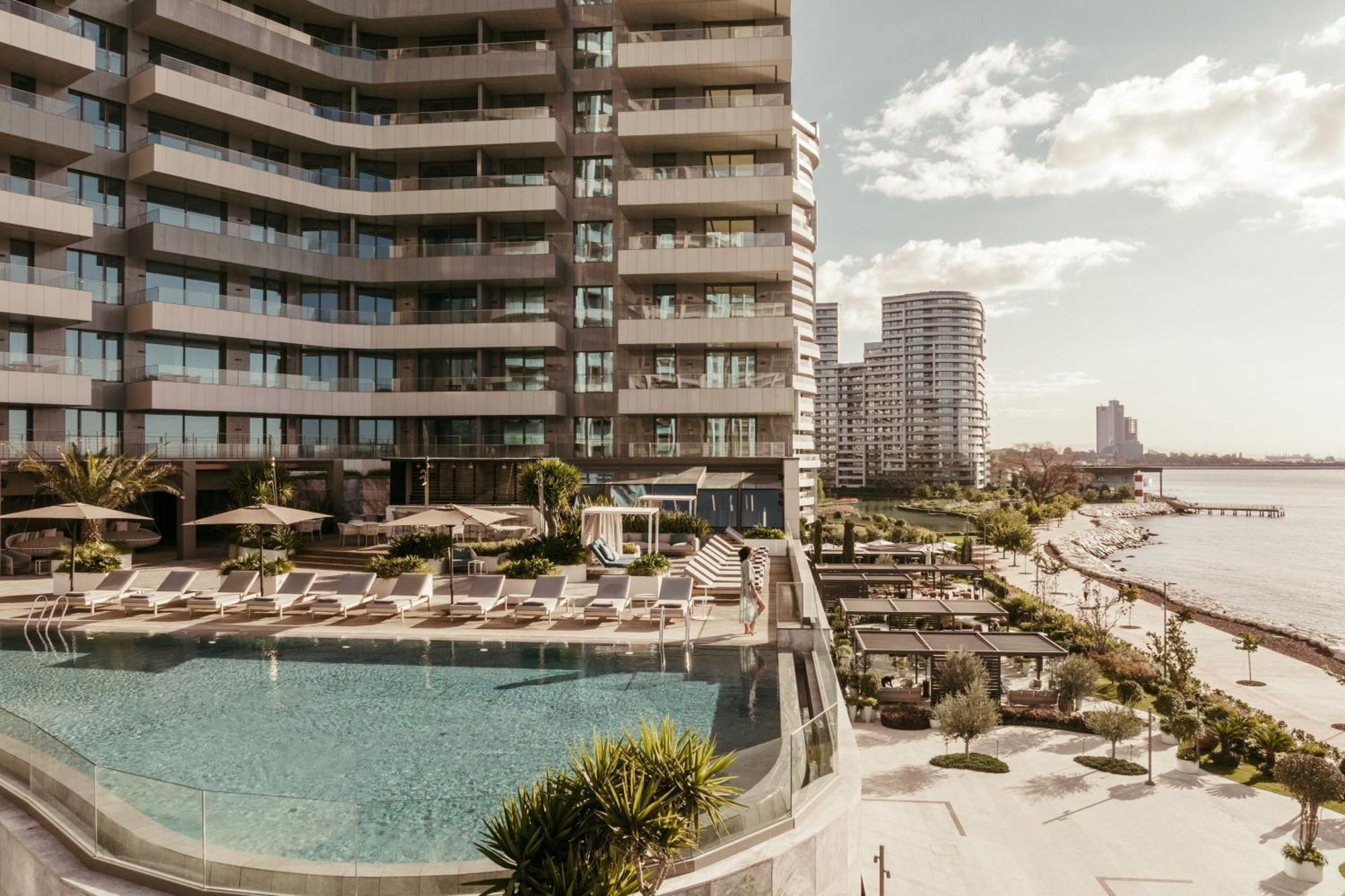 Jw Marriott Hotel Istanbul Marmara Sea Εξωτερικό φωτογραφία The pool at the Ritz-Carlton, South Beach