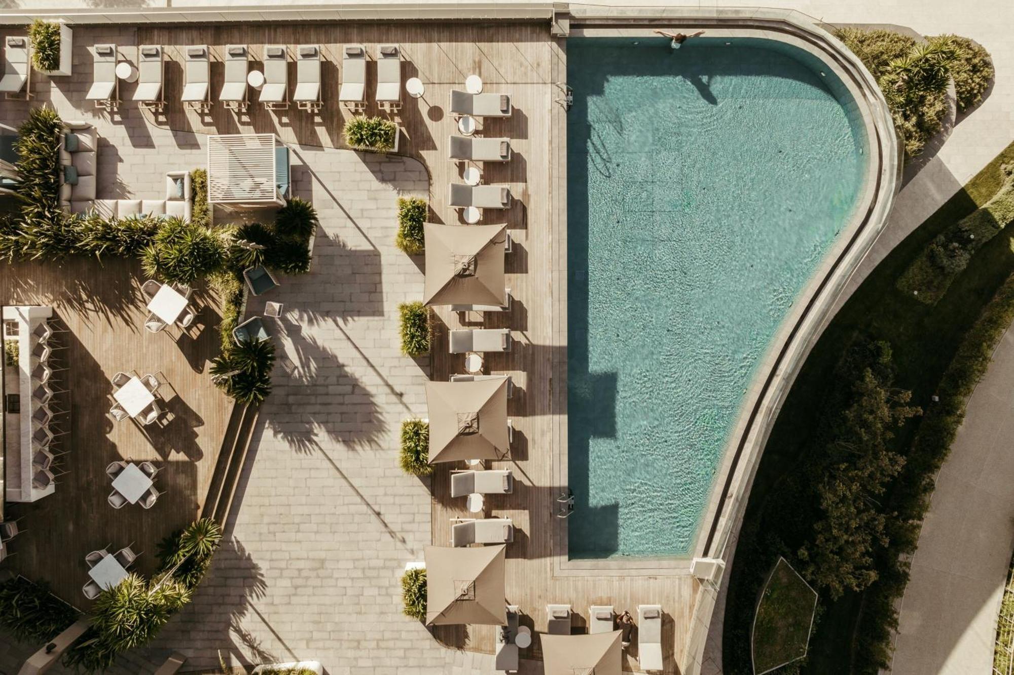 Jw Marriott Hotel Istanbul Marmara Sea Εξωτερικό φωτογραφία The pool at the top of the hotel