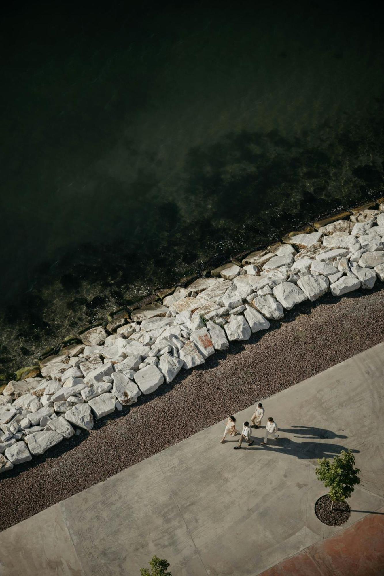 Jw Marriott Hotel Istanbul Marmara Sea Εξωτερικό φωτογραφία A seawall in San Francisco
